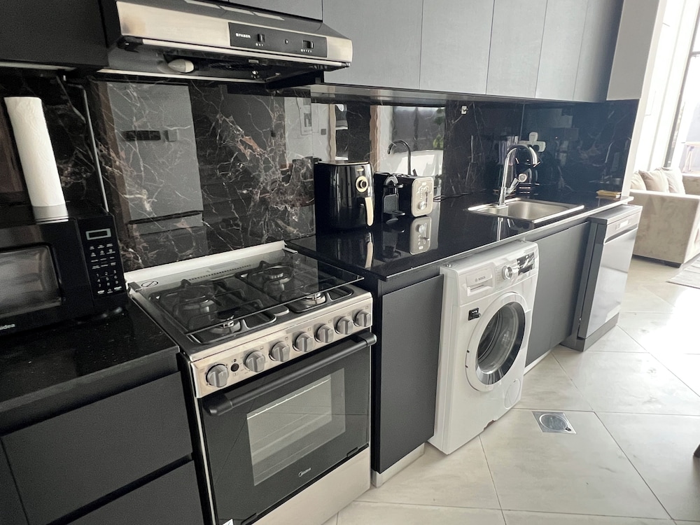 Grapeful Stay – Luxury Hostel Binghatti Avenue Tower Al Jaddaf