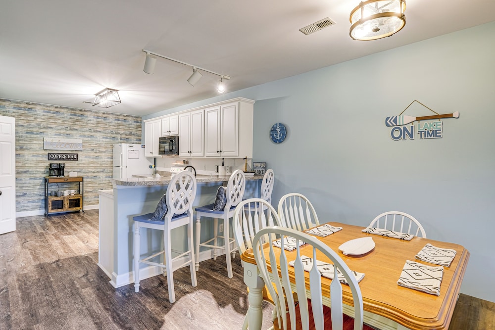 'better Lake Than Never' Huddleston Condo