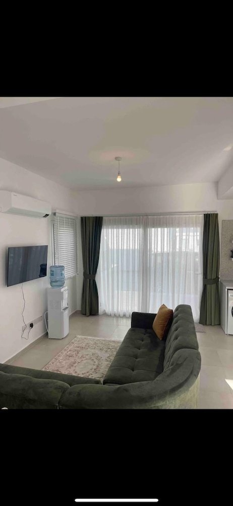 1 Bed Villa Sleeps 2 - Pool, Parking, Wifi