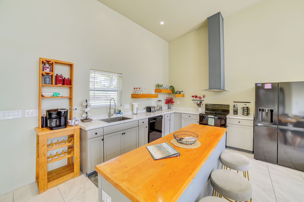 Lake Taneycomo Views: Family-friendly Cabin!