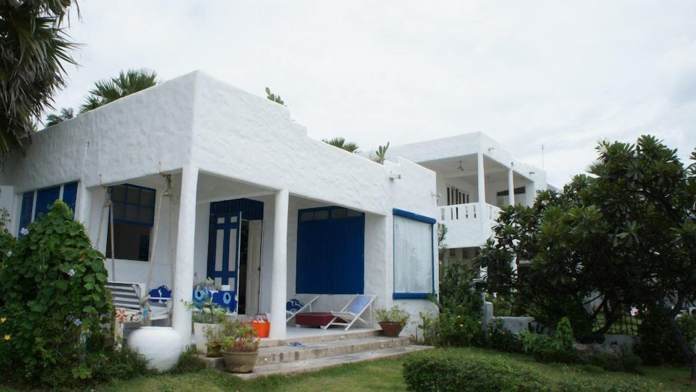 Hua Plee Lazy Beach