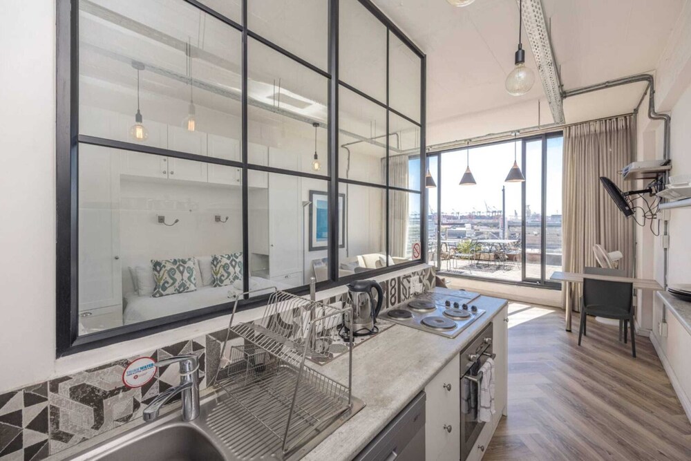 Homely Studio Apartment in Cape Town view 5