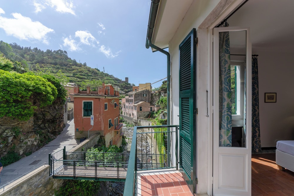 Vernazza Apartments
