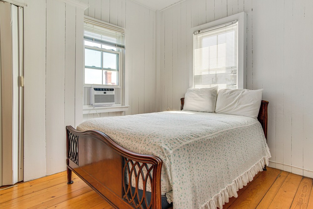 Steps to Inkwell Beach: Victorian Home!