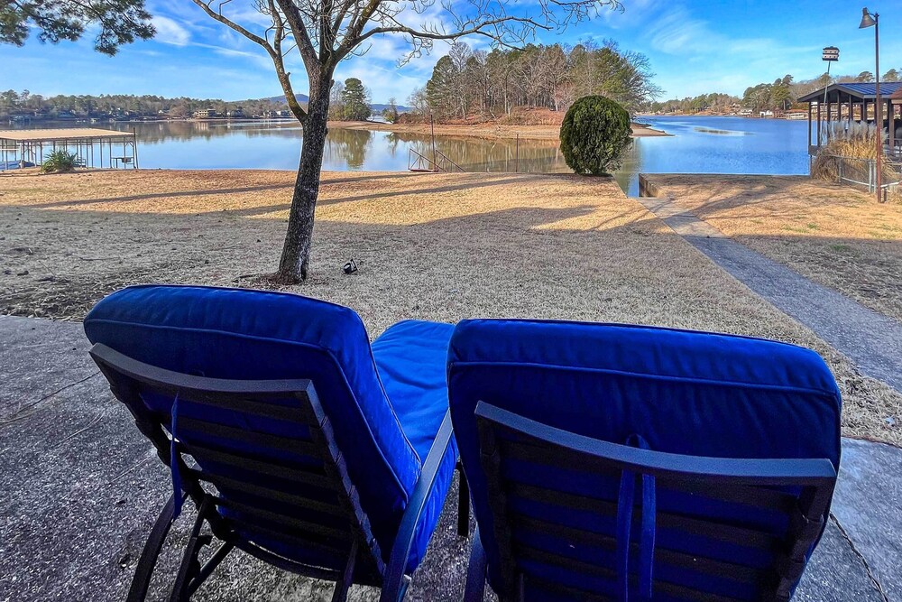 Waterfront Home w/ Dock > 3 Mi to Oaklawn Racing!