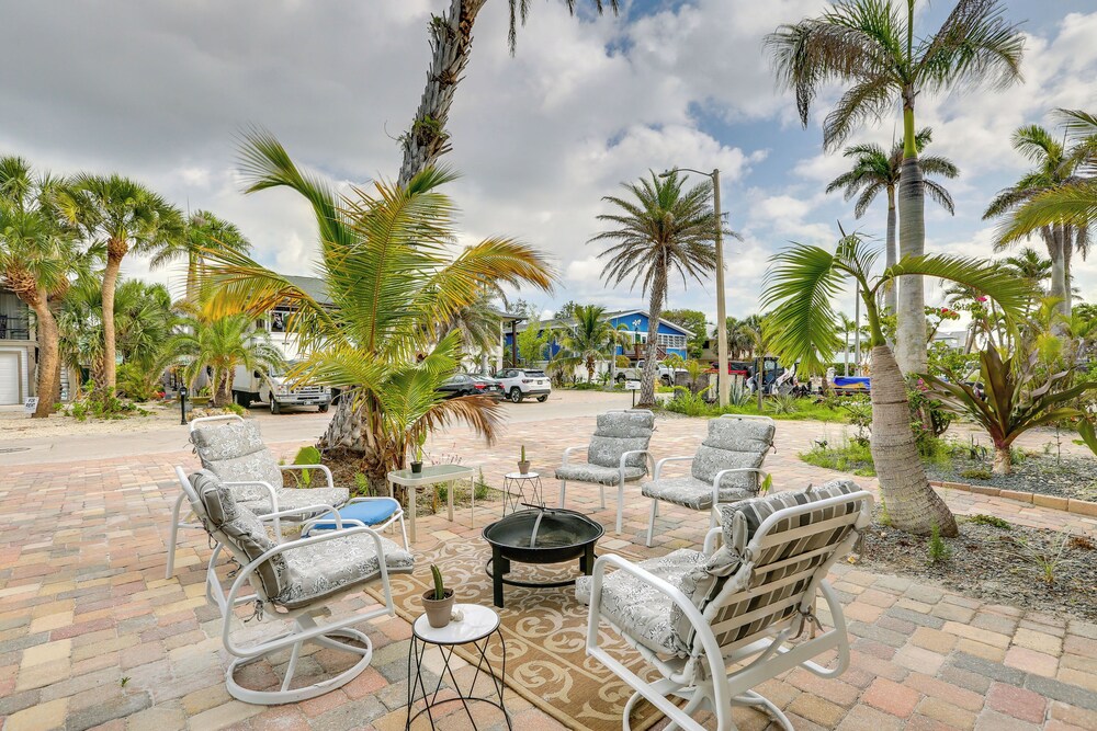 Steps to Shore: Sunny Fort Myers Beach Escape!