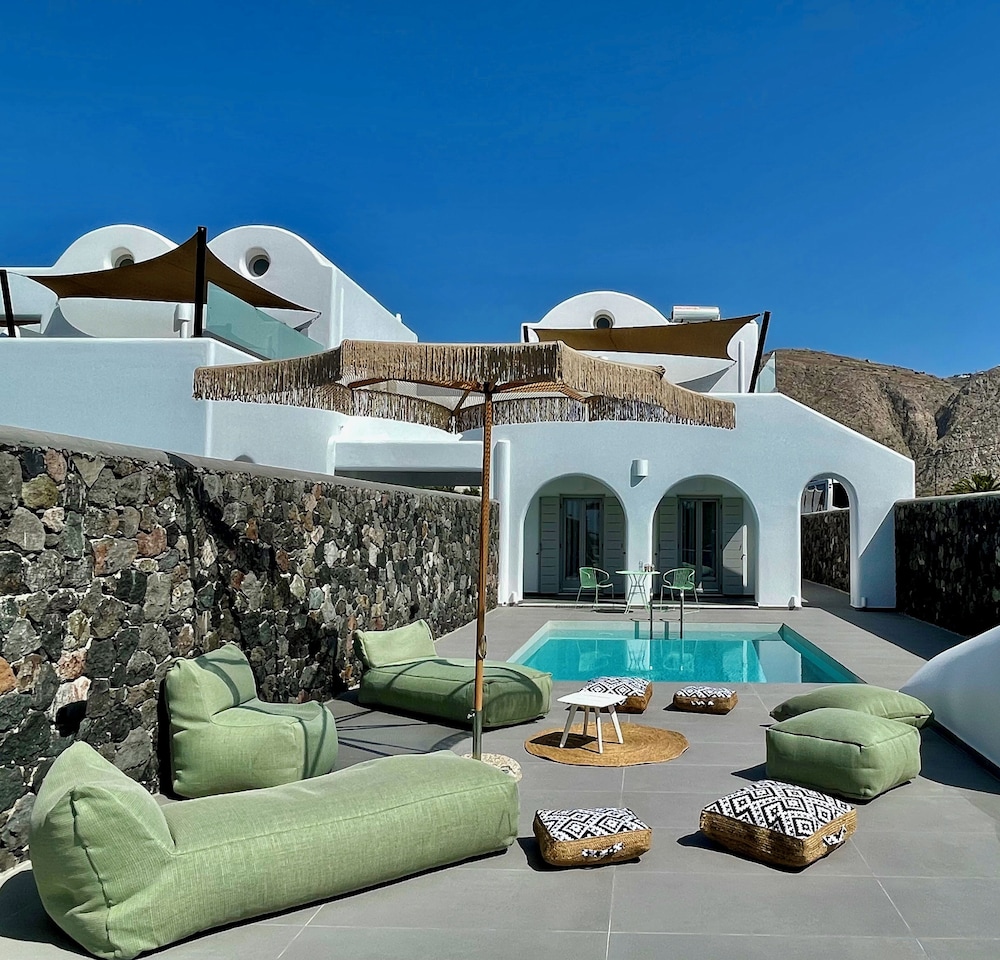 MODERN DOME HOMES OF SANTORINI