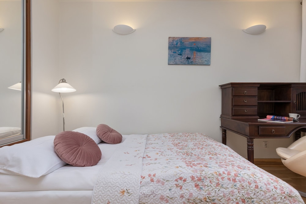 Apartment for Four in Warsaw by Renters view 5