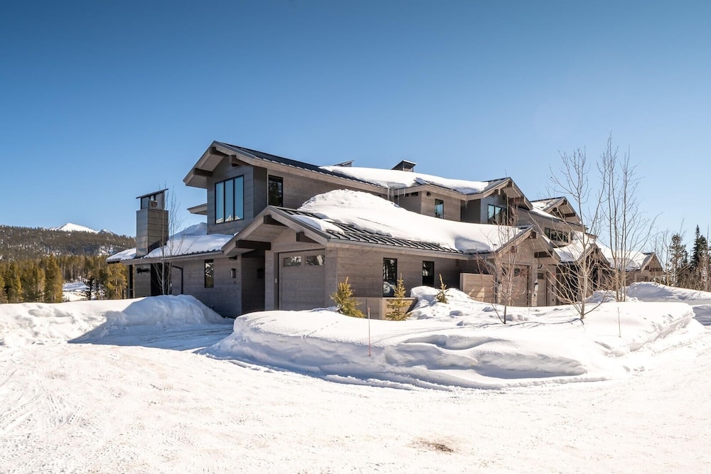 16 Wildwood 4 Bedroom Townhouse by Moonlight Basin Lodging view 2