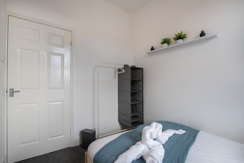 4bedrooms-3bath-9beds-wallsend