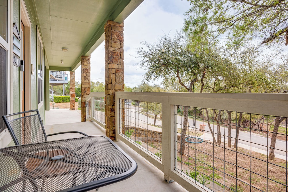 < 1 Mi to Comal Park: Peaceful Duplex w/ Yard!