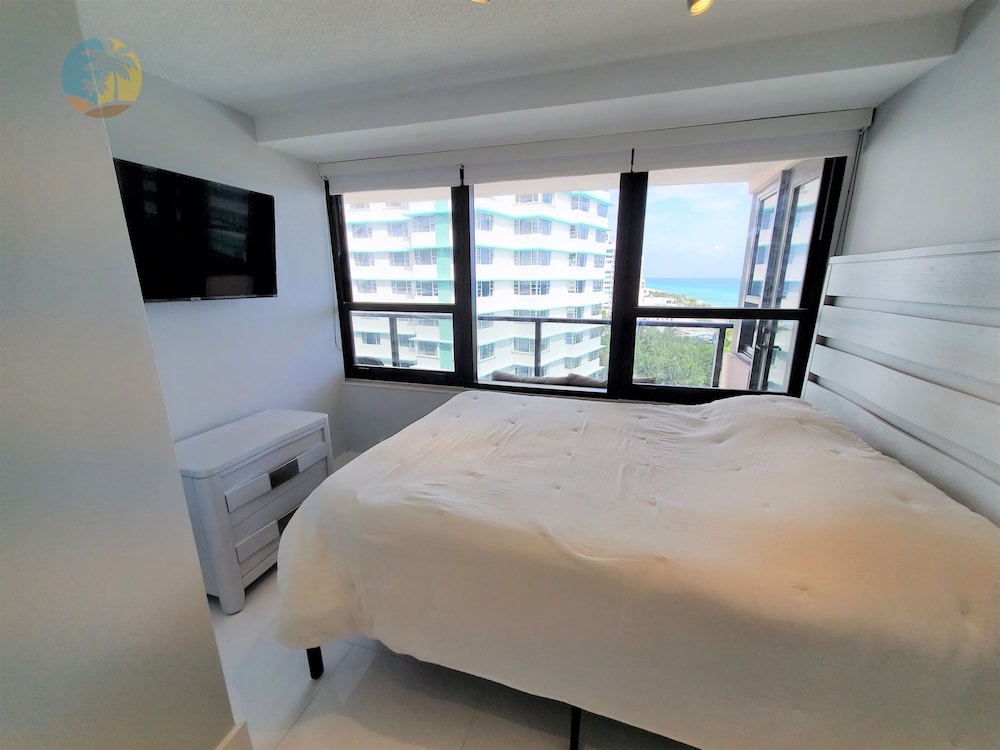 Alexander 1104 3 Bedroom Condo