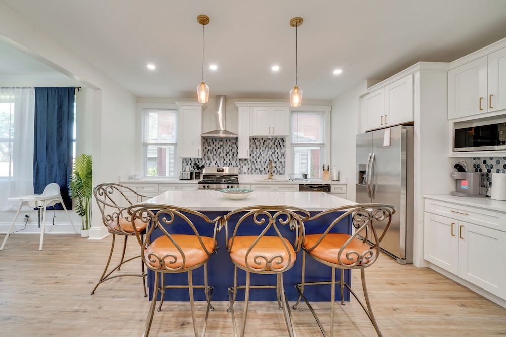 4 Mi to Dtwn: Pet-friendly Home in Pittsburgh