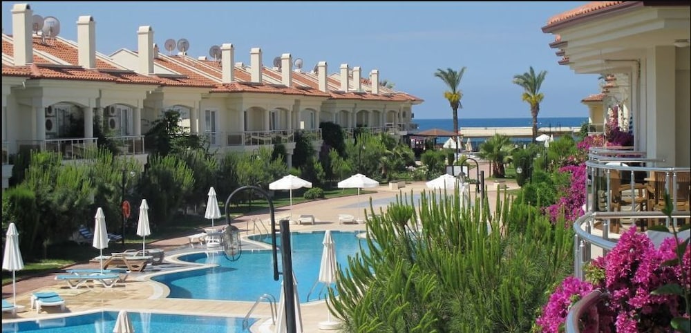 Villa AQ14 by JoyLettings view 5