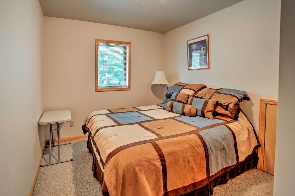 Rapid River Log Cabin w/ Loft on 160 Scenic Acres view 3
