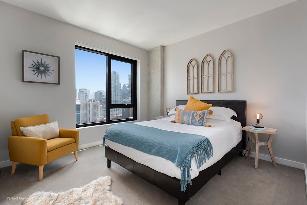 Gold Coast Retreat Skyline Views Walkable