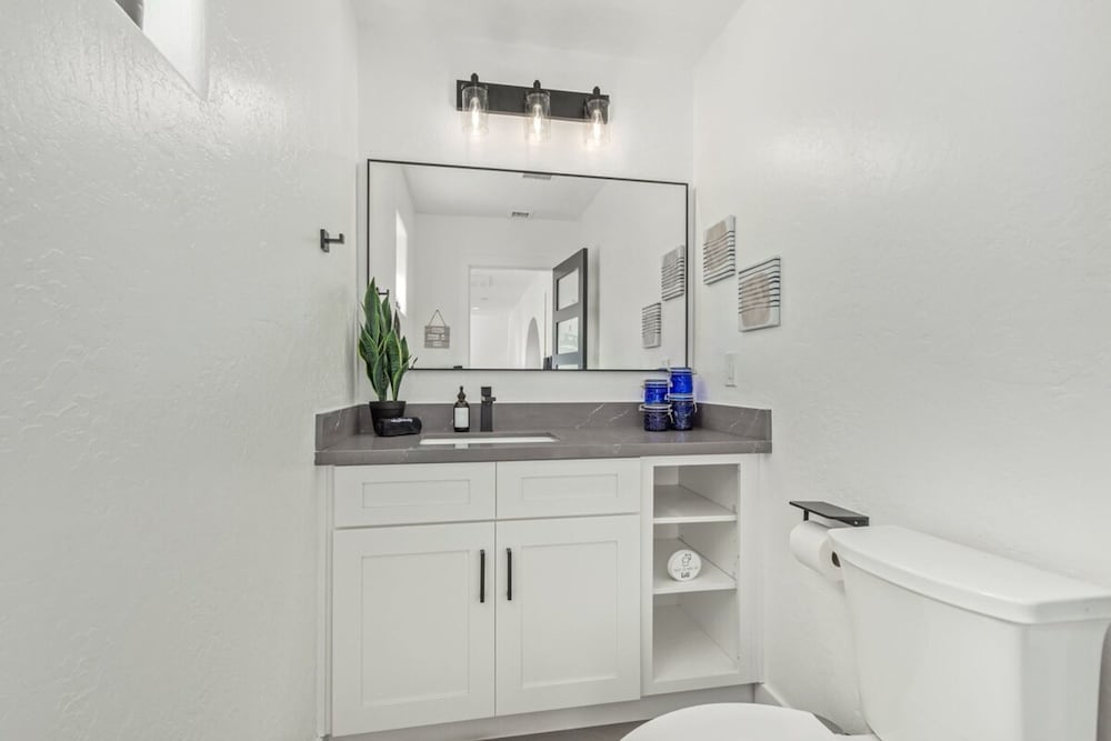 5BR Resort-style Oasis 2 Primary s Cabana Gameroom