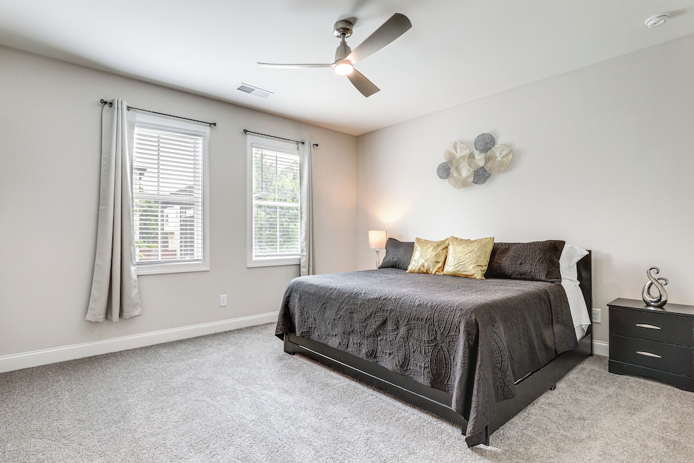 7 Mi to Dtwn: Sleek Retreat in Atlanta!