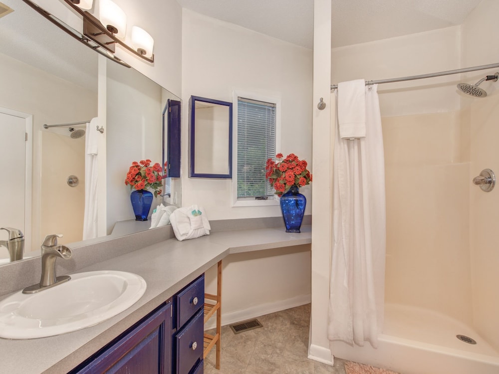 Birdsong by Jackson Mountain Rentals