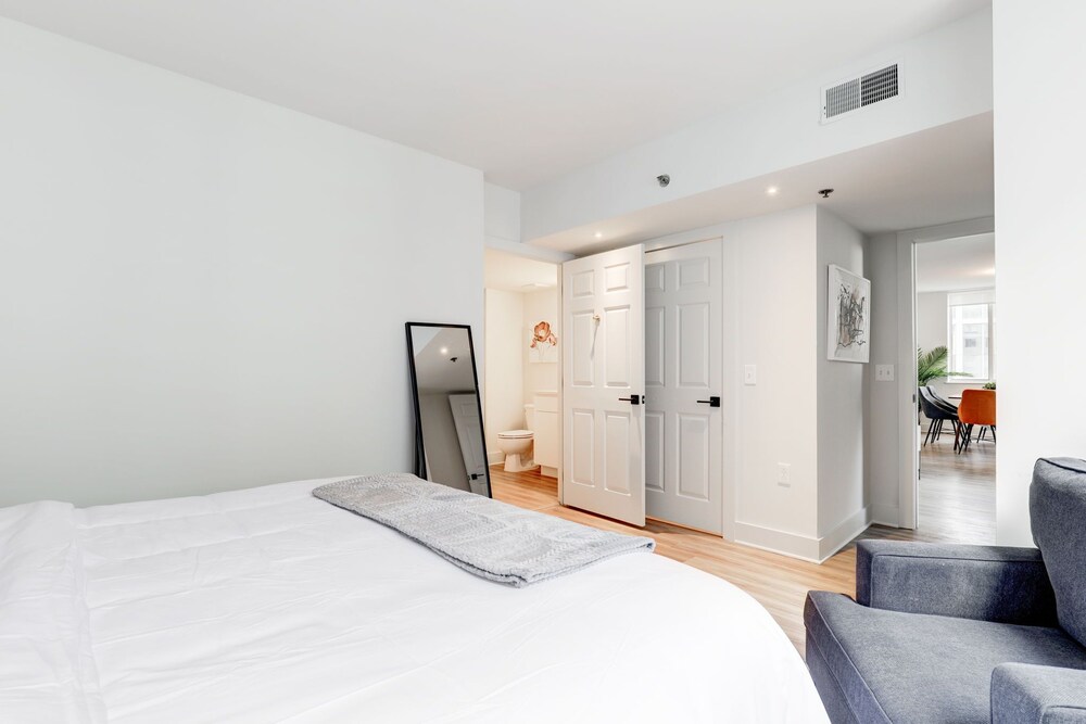 Elegant 2BR Apartment Minutes From DC