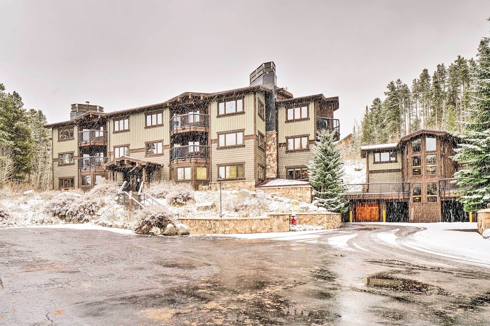 Walk to Shuttle: Breckenridge Retreat w/ Balcony!