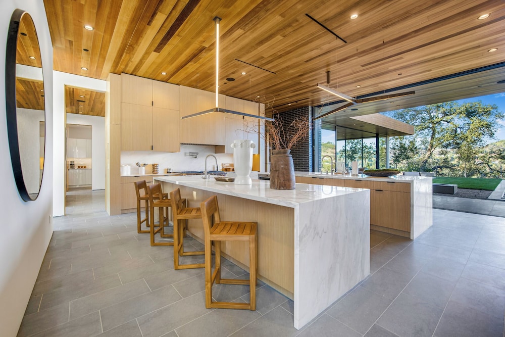 Oak Pass Manor: Indoor-outdoor Luxury With Pool, Sauna & Panoramic Views