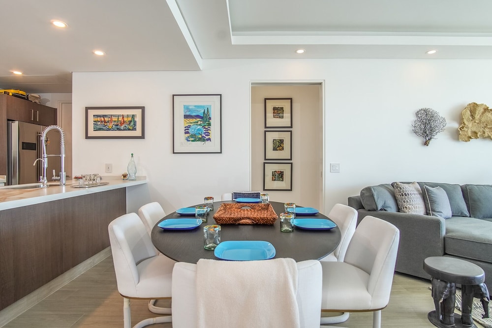 Sensational 2 Bedroom Condominium