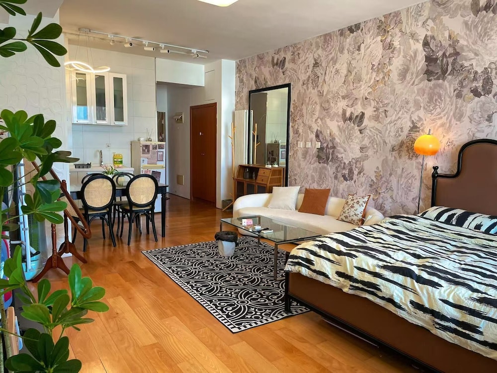 Beijing Furnished Apt with Queen bed
