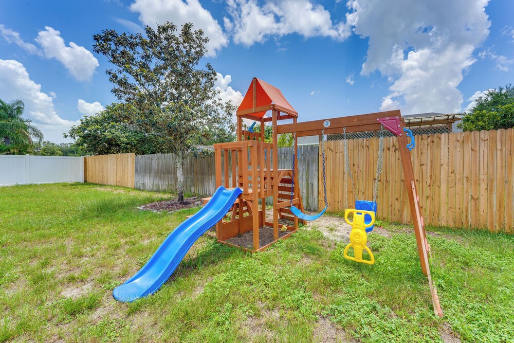 Swim, Golf & Explore: Family Gem in Davenport!