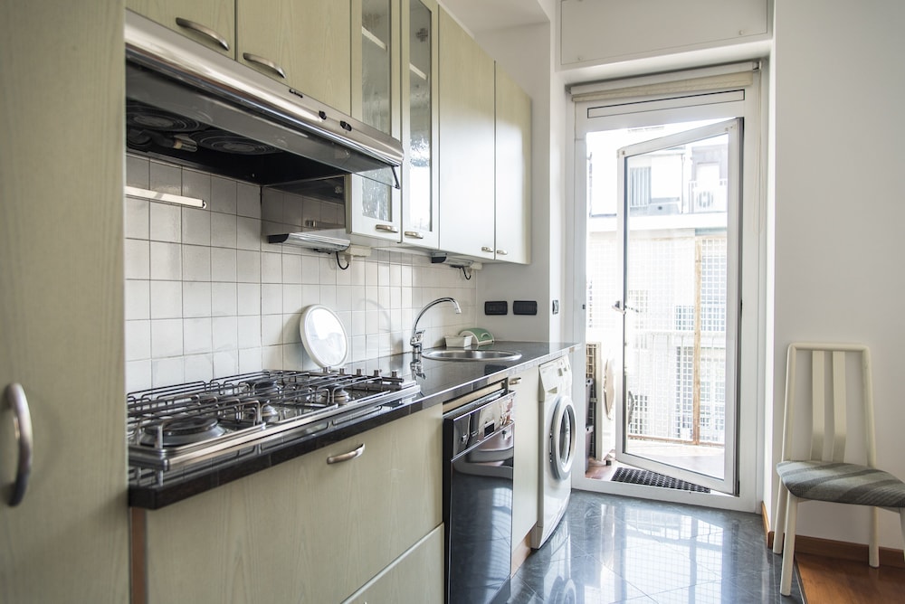 Bright Terrace Apartment in University District