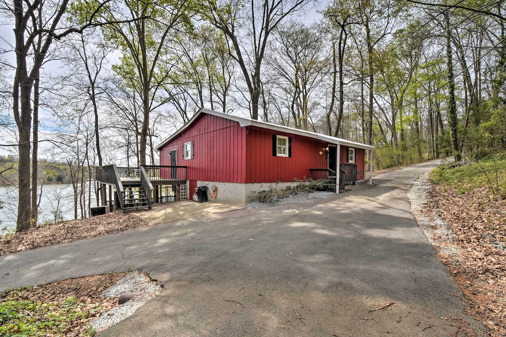 Miscellaneous Market Vacations - Lakefront Lavonia Cottage w/ 2-story Dock! - Property Image 1