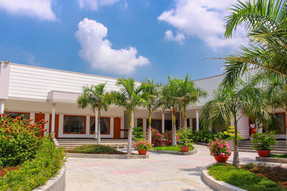 Dat Lanh Resort