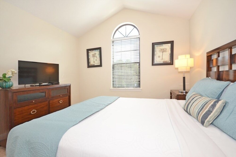 Tropical Fountains 3 Bedroom Condo by RedAwning
