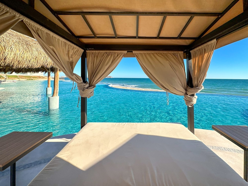 Sandy Beach 2BR Beachfront Getaway