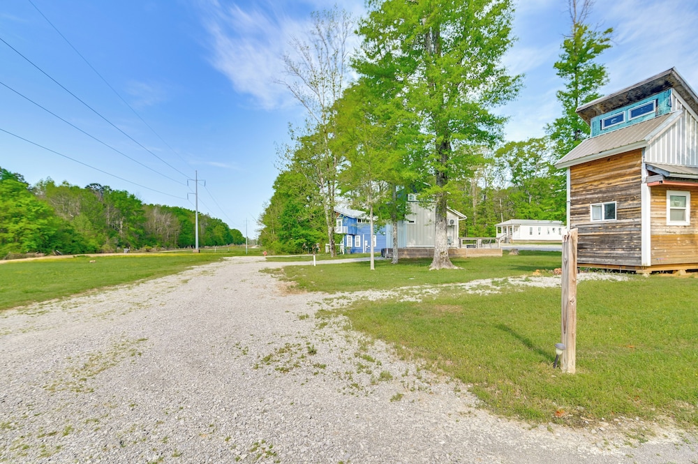 2 Mi to Msu: Tiny Home w/ Furnished Deck!