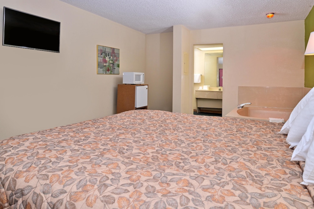 Americas Best Value Inn Bishopville view 4