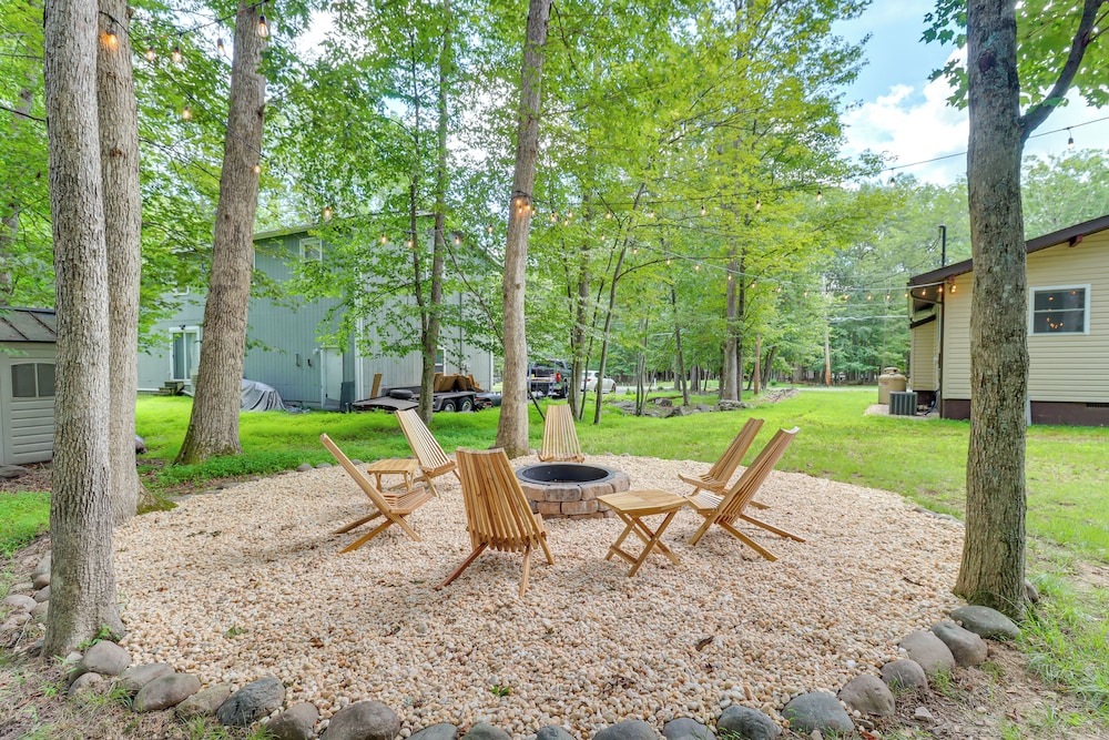 Pool + Lake Access, Yard: Poconos Family Getaway
