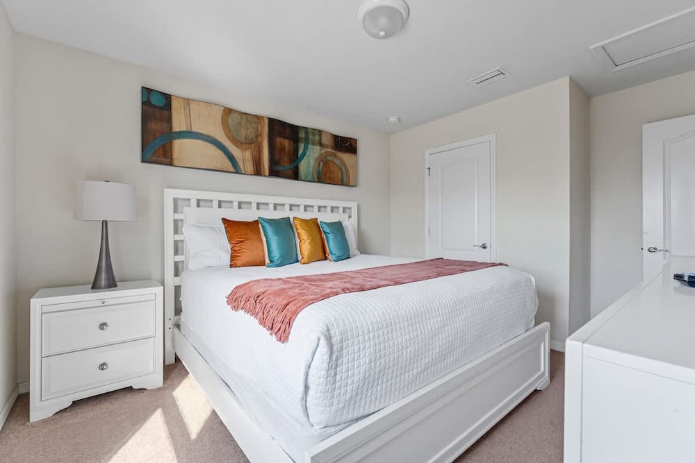 Pet Friendly Amazing 5 BR Sleeps 10 Ww2116