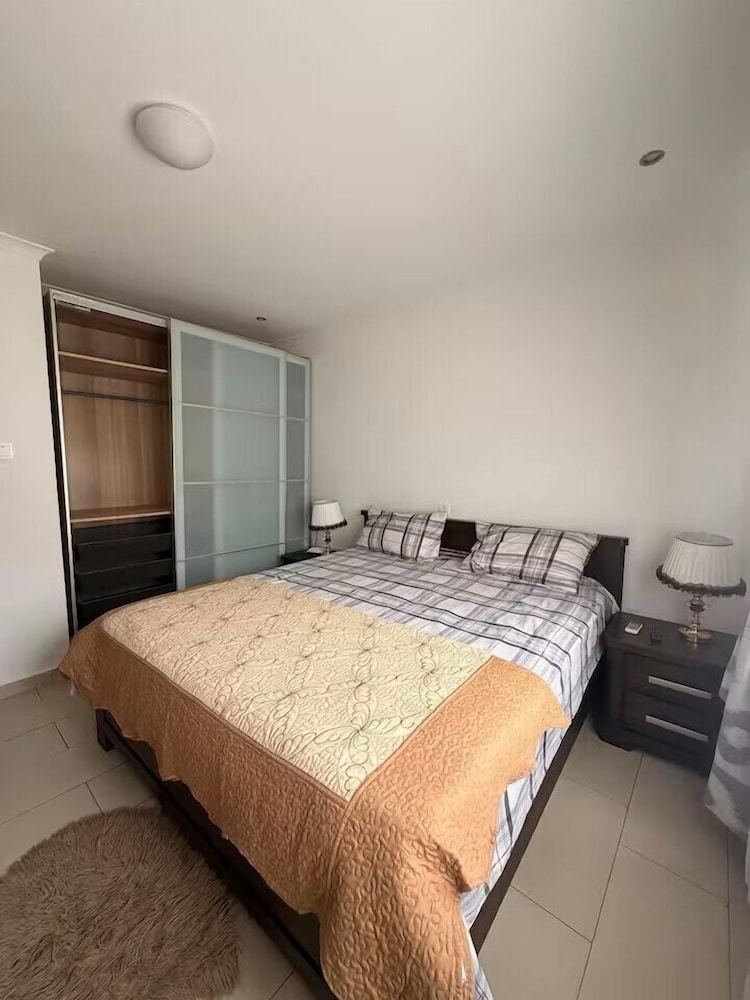 4BR Town House Cantonments. Pool. Garden