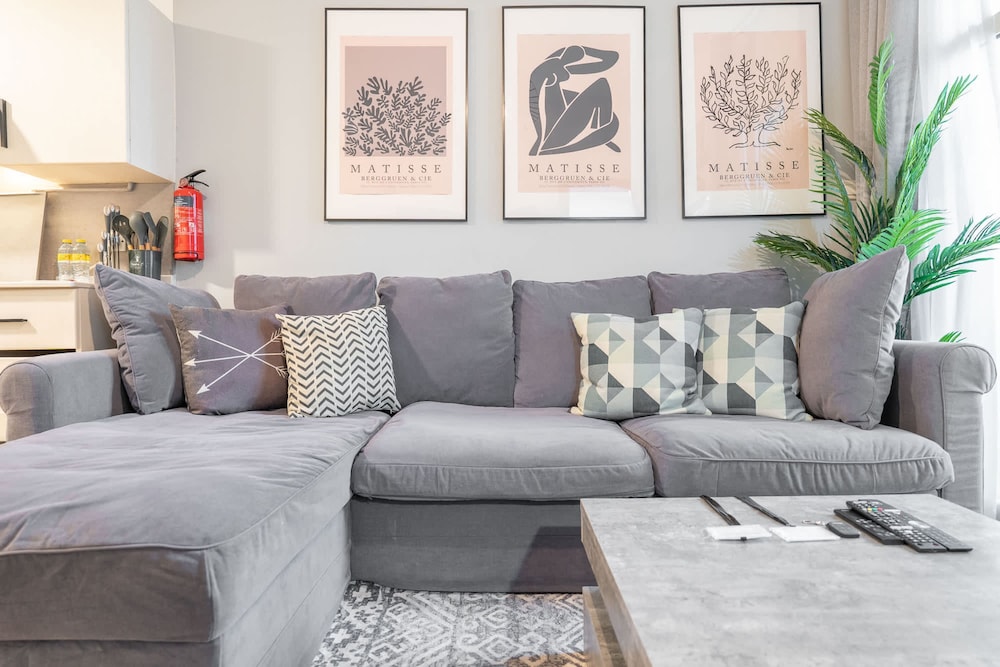 Pleasing 1-bedroom for 4 in JVC for Relaxing Getaway