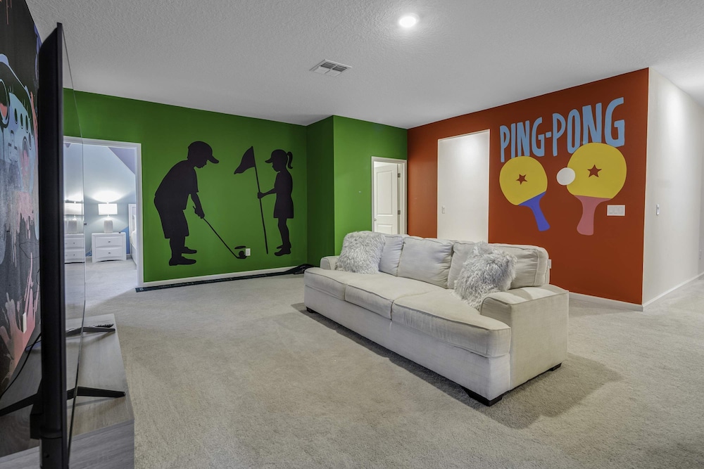 Family Villa w Pool Games n Themed Rooms