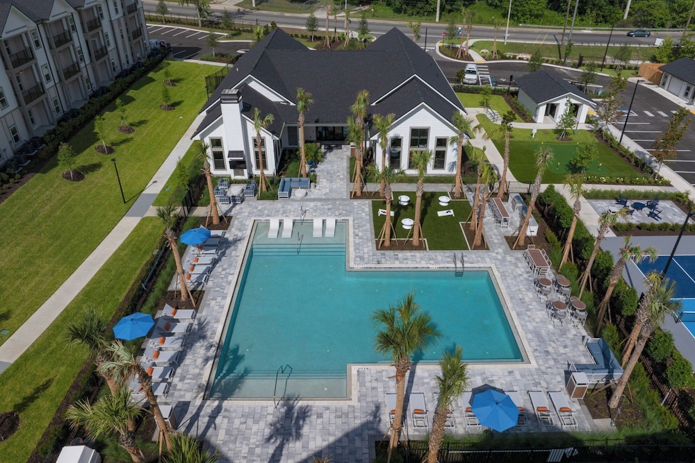 Landing Apartments Rolling Hills