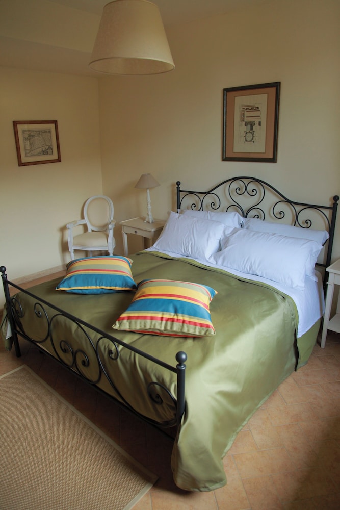Casale di Tormaggiore Villa and Country Suites