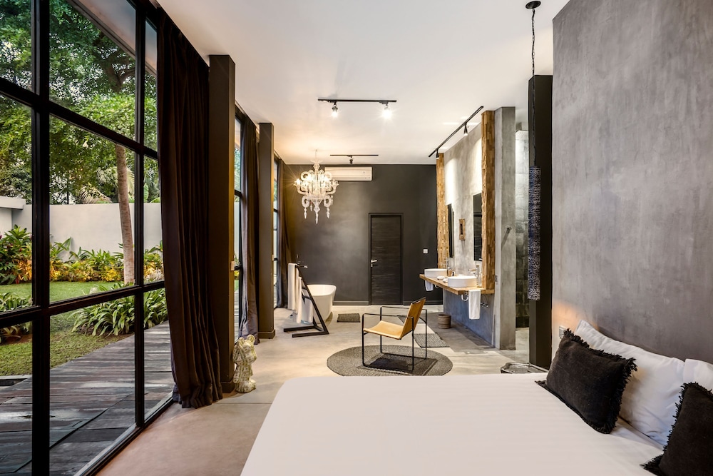 Loft Volcano by Alfred in Bali - Stylish 2 BR Loft w Pool Garden Ricefields View