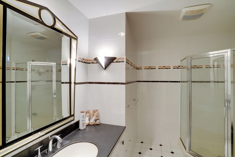 Luxury Mansion Rental w/ Rec Room in Niskayuna!