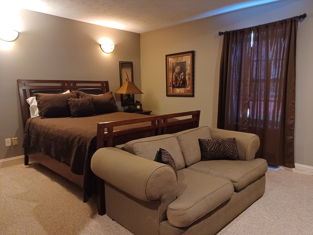 Natchez Manor Bed & Breakfast