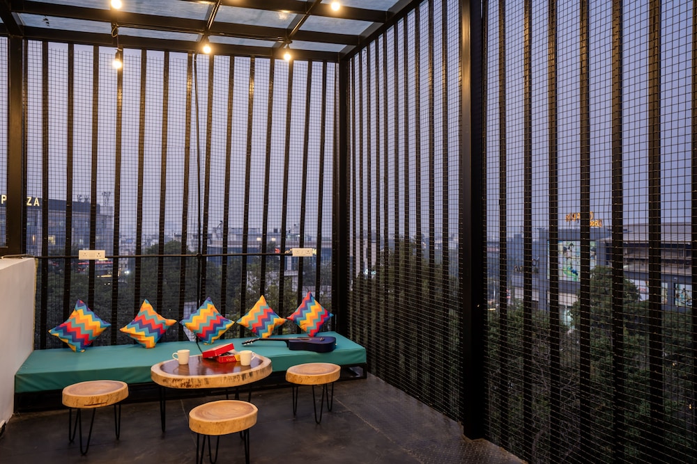 goSTOPS PLUS Gurugram, Baani Square