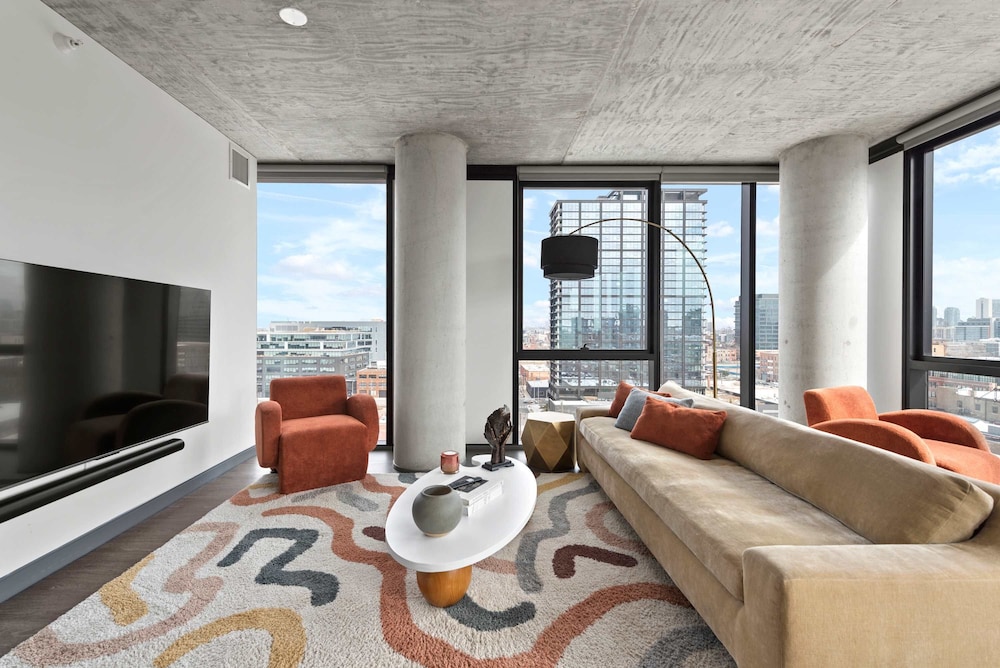Cloud9 6 apt for 30ppl Fulton Market The Nouveau