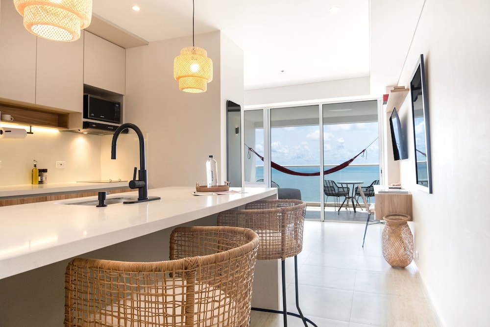 w Dazzling Loft w Ocean View in Crespo