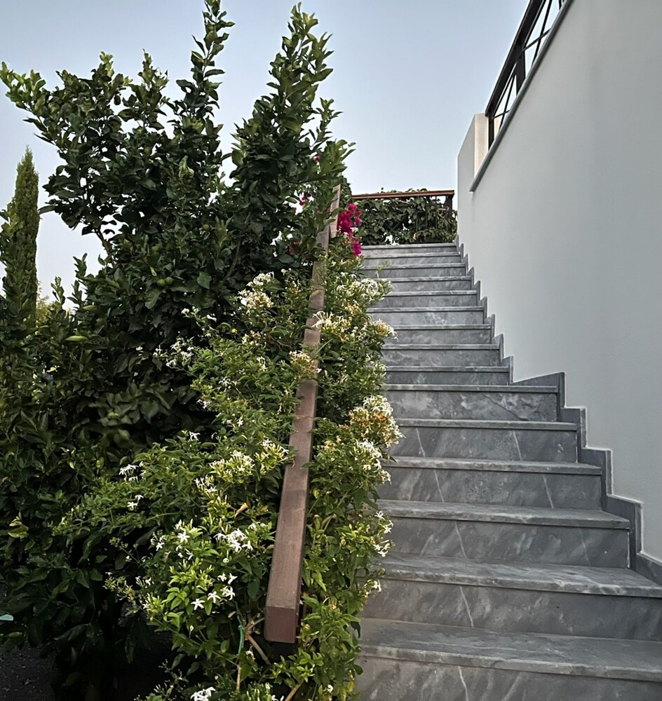 Gorgeous Seafront Villa in a Prime Resort